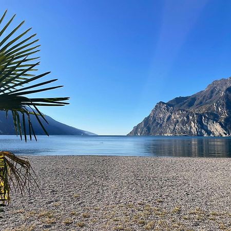 La Bougainville - Luxury Apartment Torbole Sul Garda Eksteriør bilde