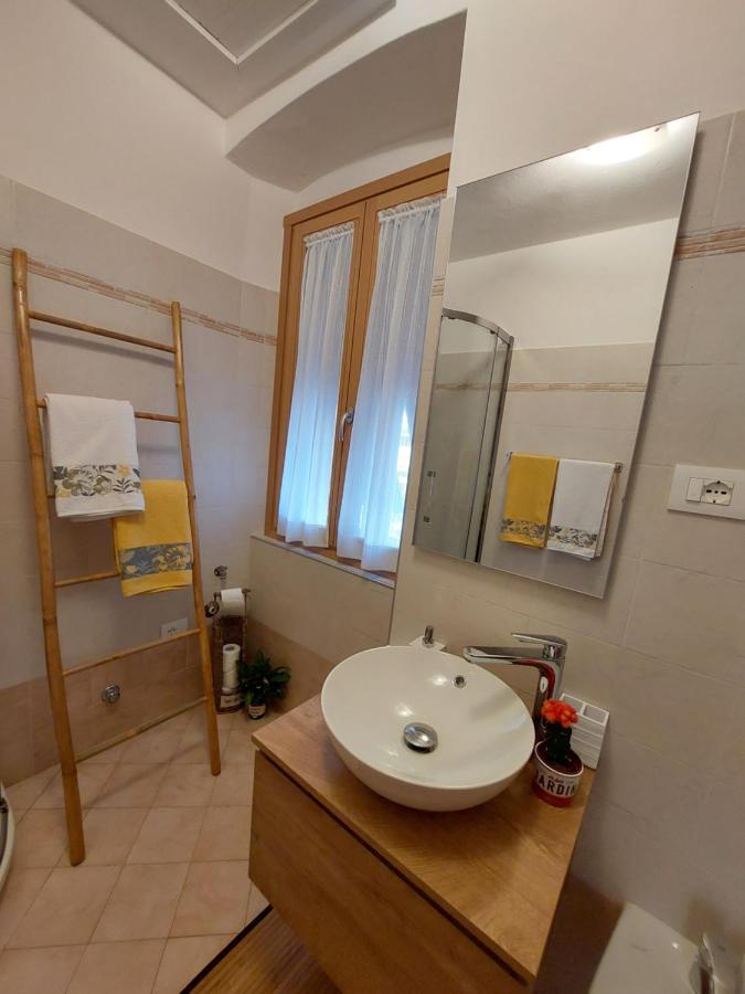La Bougainville - Luxury Apartment Torbole Sul Garda Eksteriør bilde