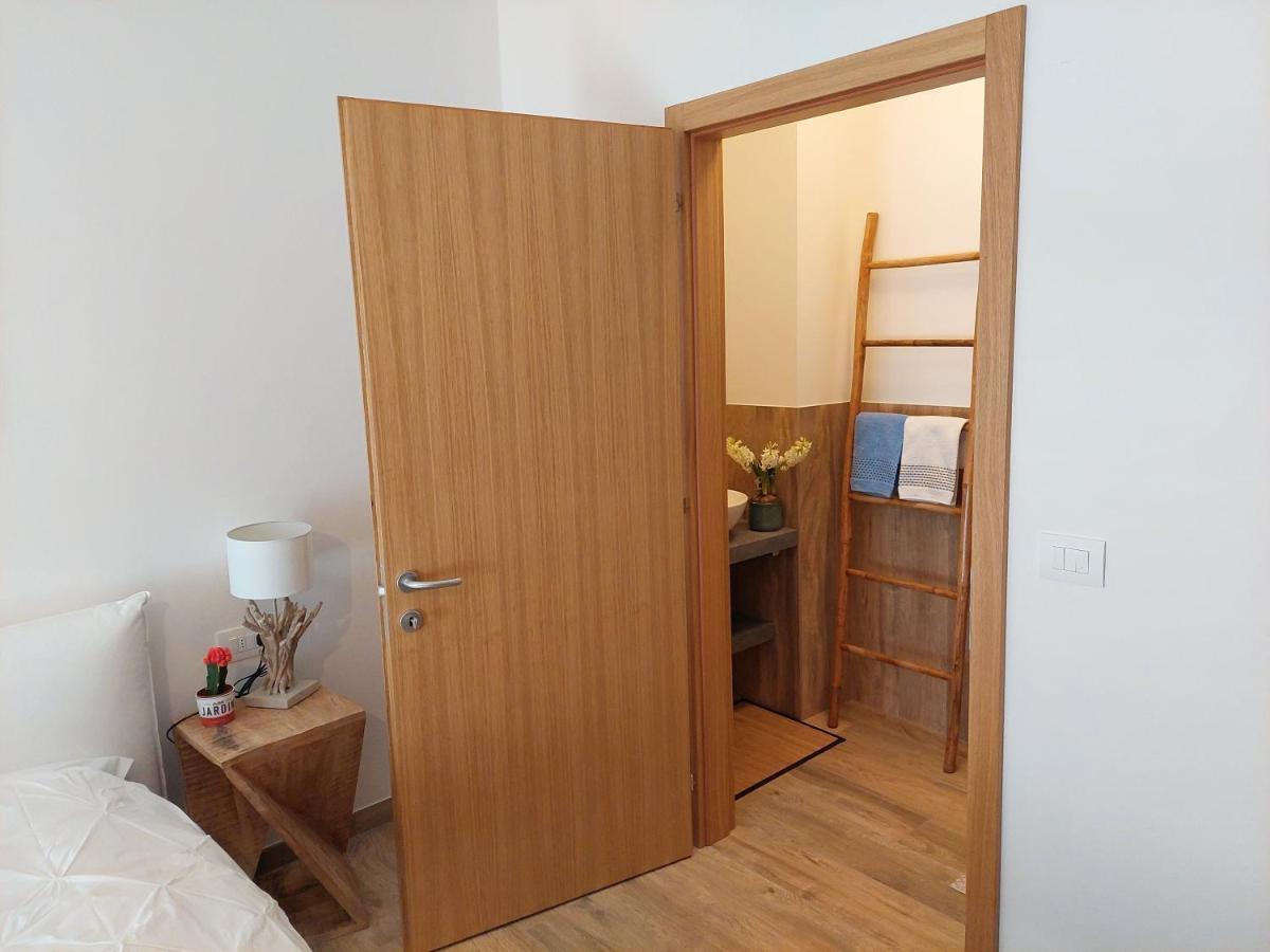 La Bougainville - Luxury Apartment Torbole Sul Garda Eksteriør bilde