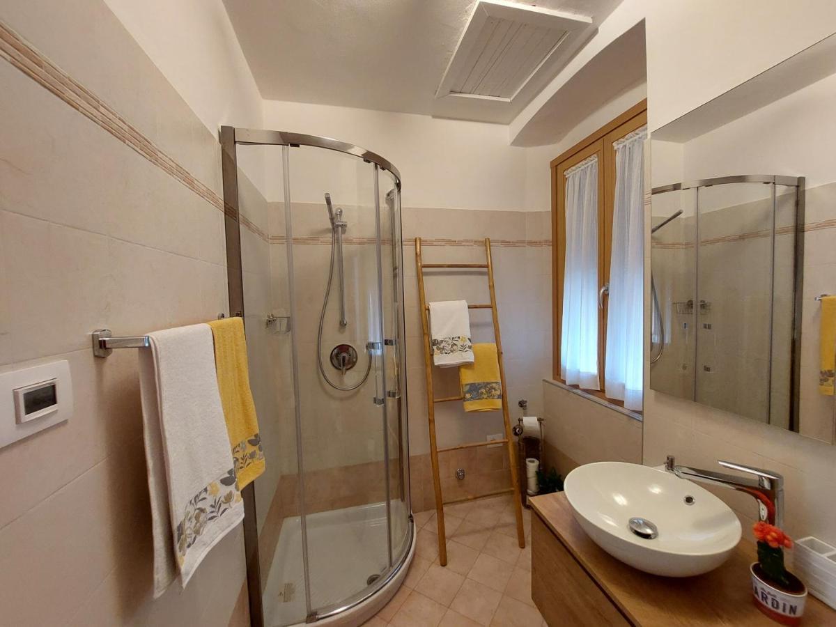 La Bougainville - Luxury Apartment Torbole Sul Garda Eksteriør bilde