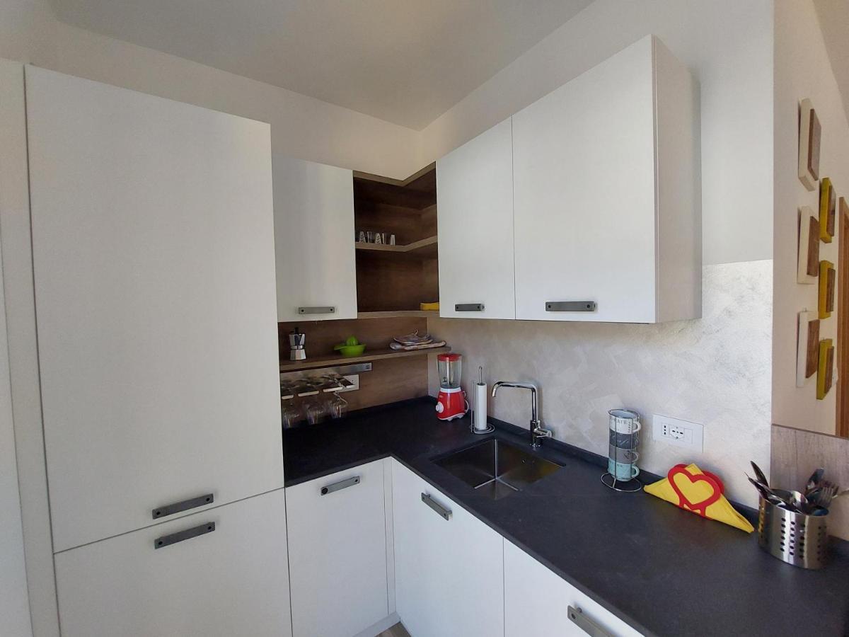 La Bougainville - Luxury Apartment Torbole Sul Garda Eksteriør bilde