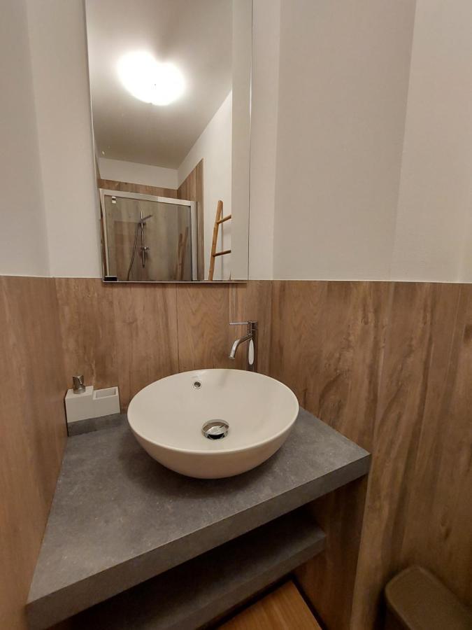 La Bougainville - Luxury Apartment Torbole Sul Garda Eksteriør bilde