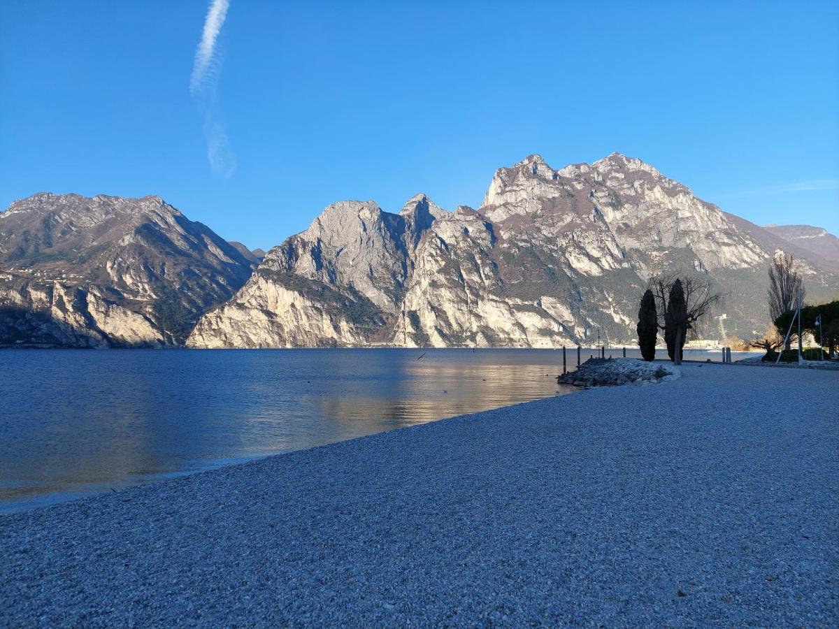 La Bougainville - Luxury Apartment Torbole Sul Garda Eksteriør bilde