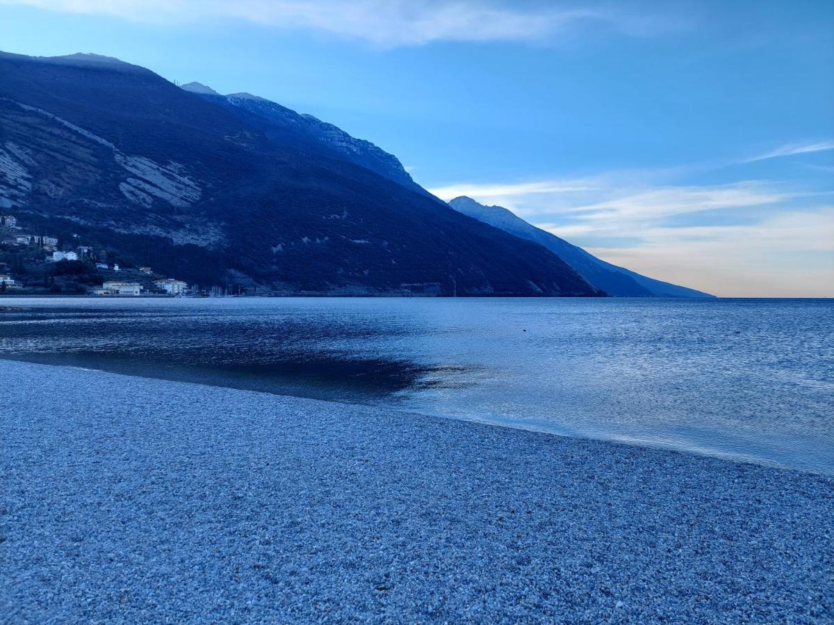 La Bougainville - Luxury Apartment Torbole Sul Garda Eksteriør bilde