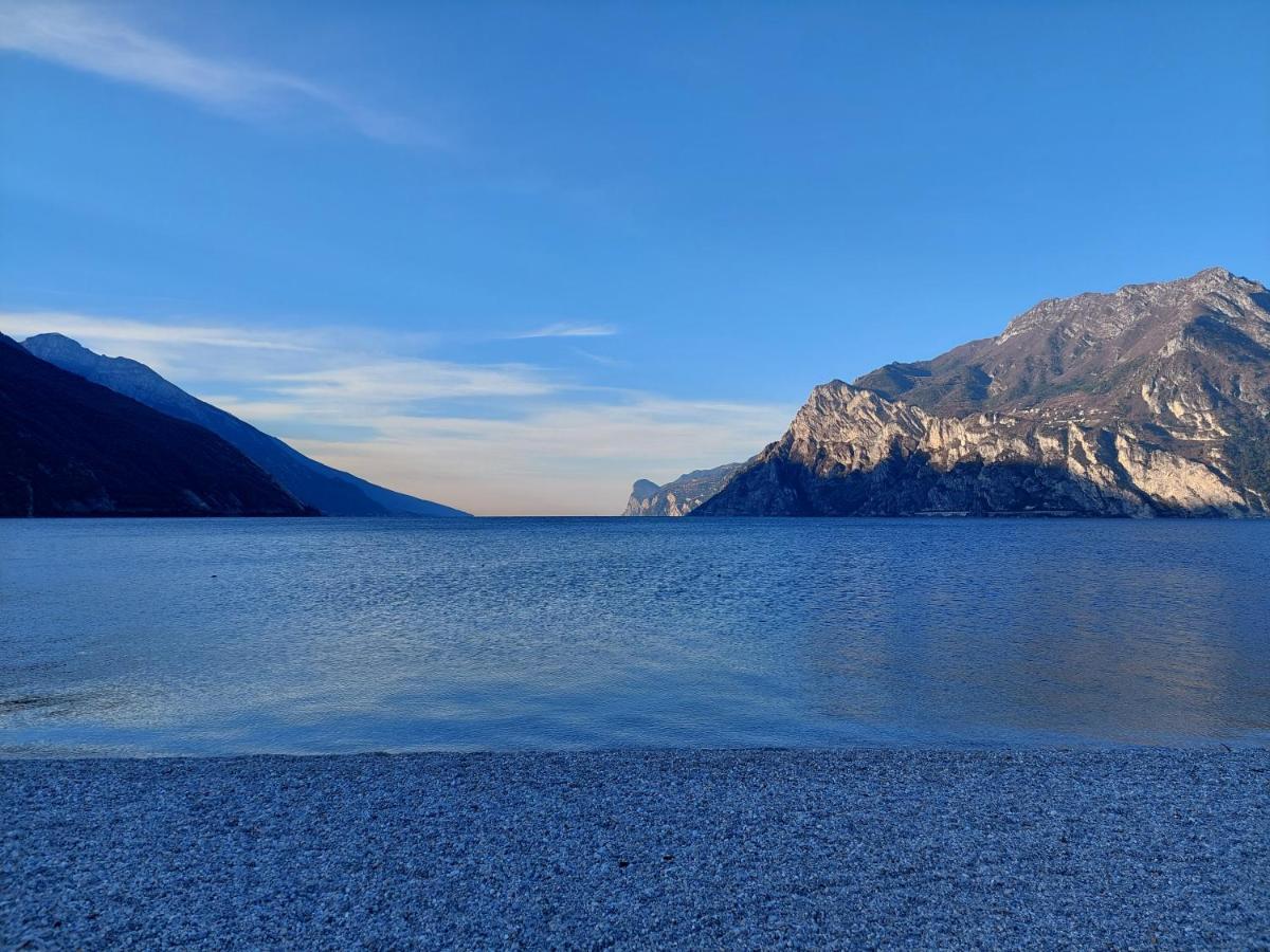 La Bougainville - Luxury Apartment Torbole Sul Garda Eksteriør bilde