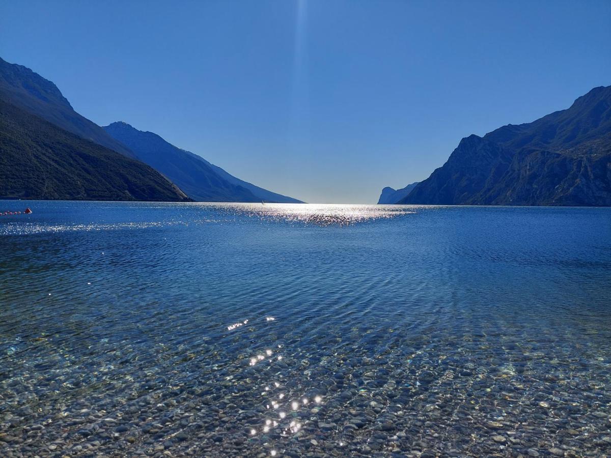 La Bougainville - Luxury Apartment Torbole Sul Garda Eksteriør bilde