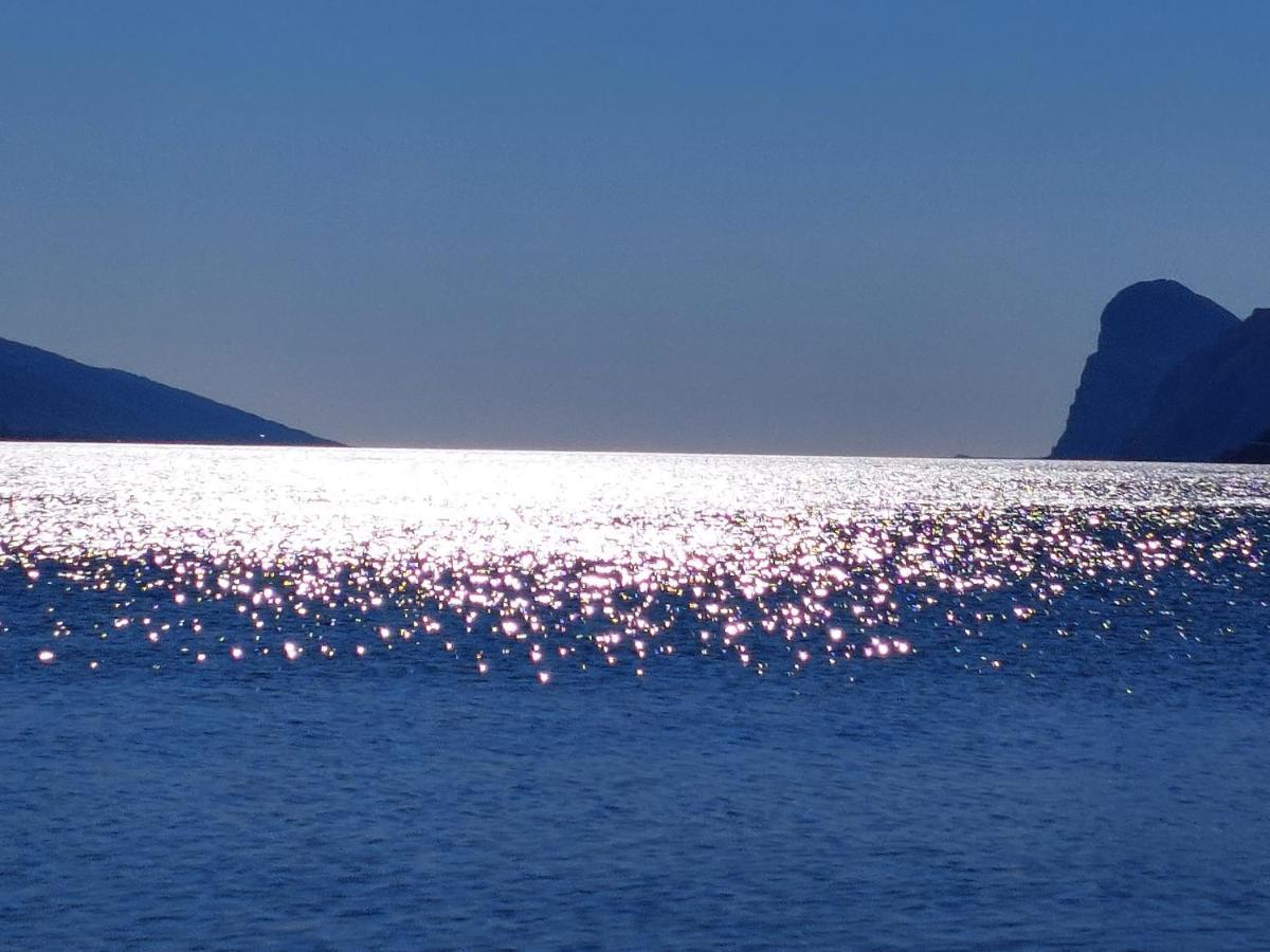 La Bougainville - Luxury Apartment Torbole Sul Garda Eksteriør bilde