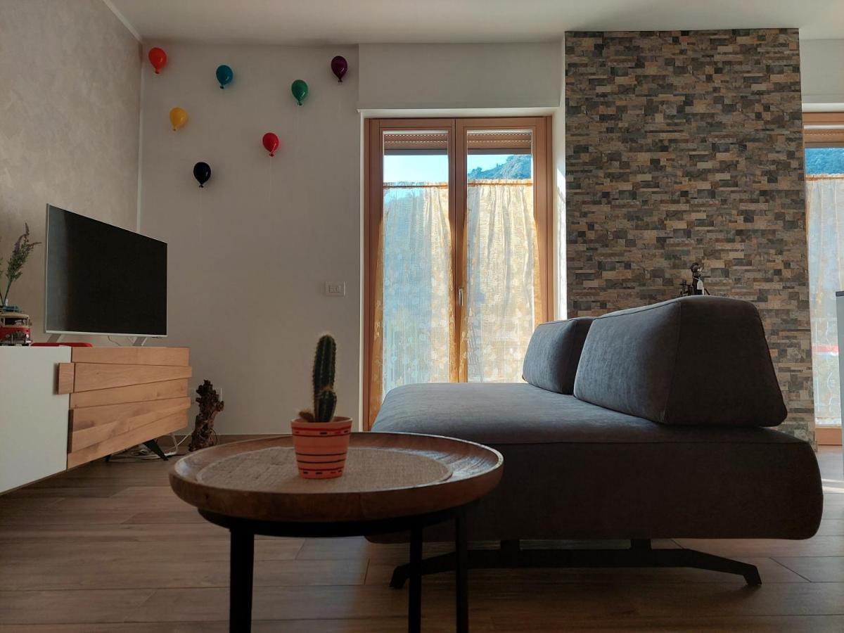 La Bougainville - Luxury Apartment Torbole Sul Garda Eksteriør bilde